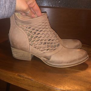Leather ankle boots- 8.5